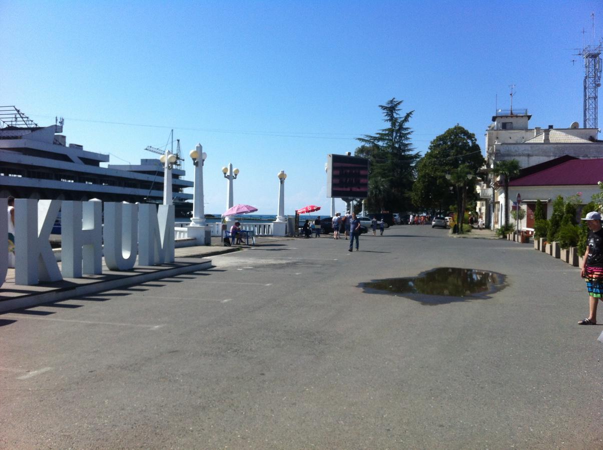 Homestay On Akademika Sakharova Sukhumi Luaran gambar